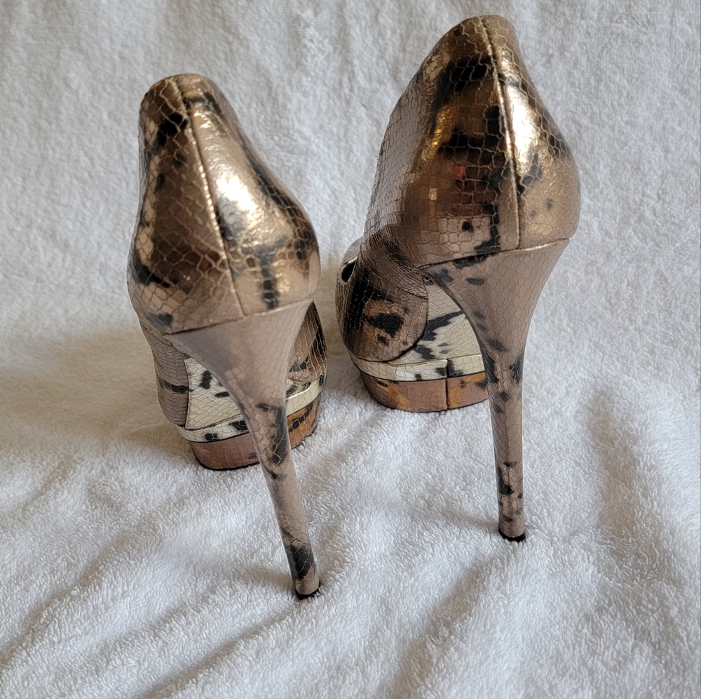B Brian Atwood